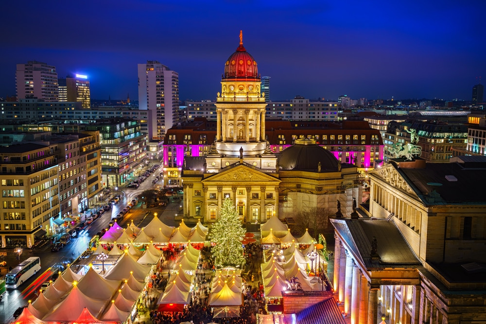 kerstmarkt voor de Dom in Berlijn
