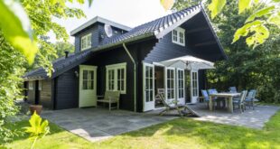 vakantiehuis met tuin en terras gelegen in een bos op Texel