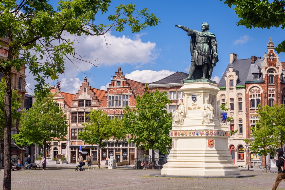 Vrijdagmarkt Gent 1750960970, de mooiste bezienswaardigheden in gent