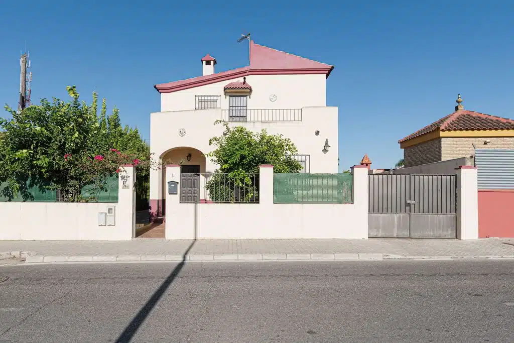 Vakantiehuis met prive zwembad vlakbij Sevilla, mooiste bezienswaardigheden in Madrid