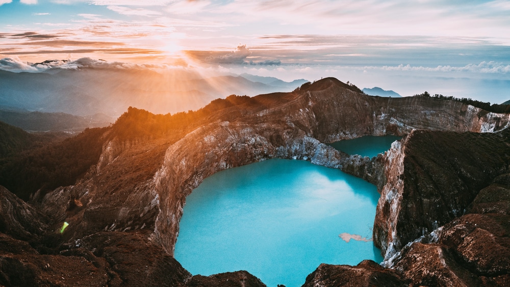 Mount Kelimutu Flores Indonesie Shutterstock 1763872409