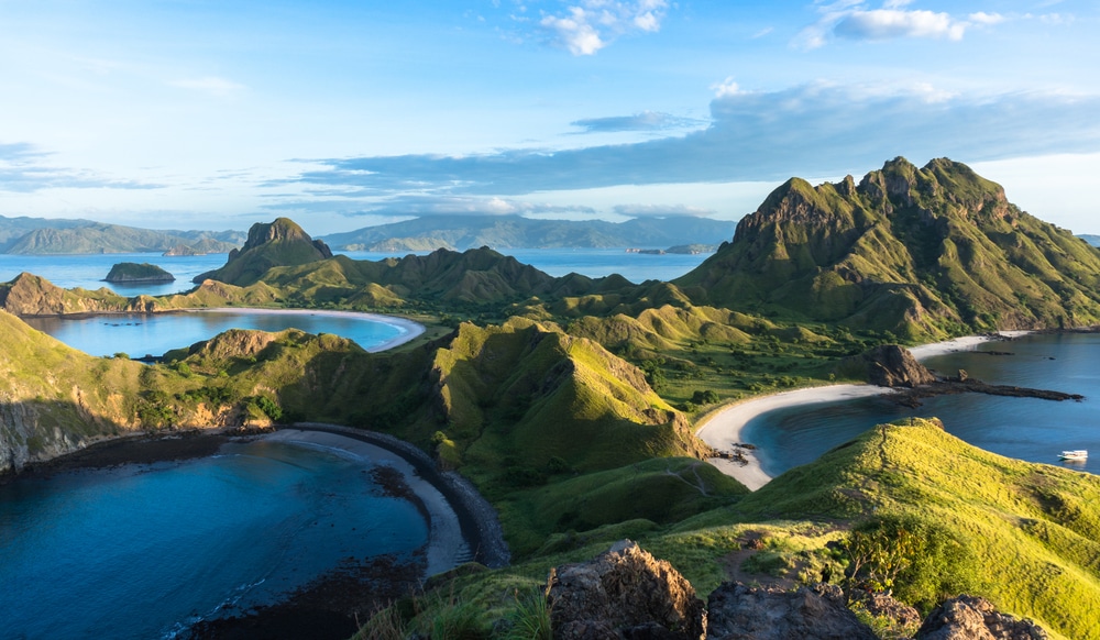 Padar Komodo eilanden Indonesie shutterstock 682407730, Bezienswaardigheden Zuid-Holland