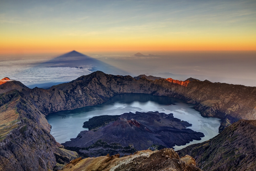 Rinjani Lombok Indonsie shutterstock 241127296, bezienswaardigheden Indonesië