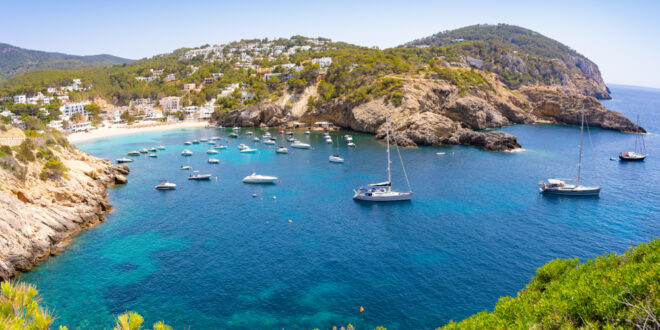 Cala Vadella Ibiza shutterstock 1457216120, bezienswaardigheden alicante