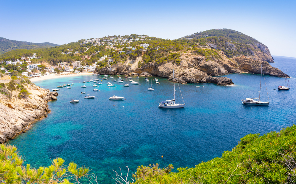 Cala Vadella Ibiza shutterstock 1457216120, bezienswaardigheden spanje