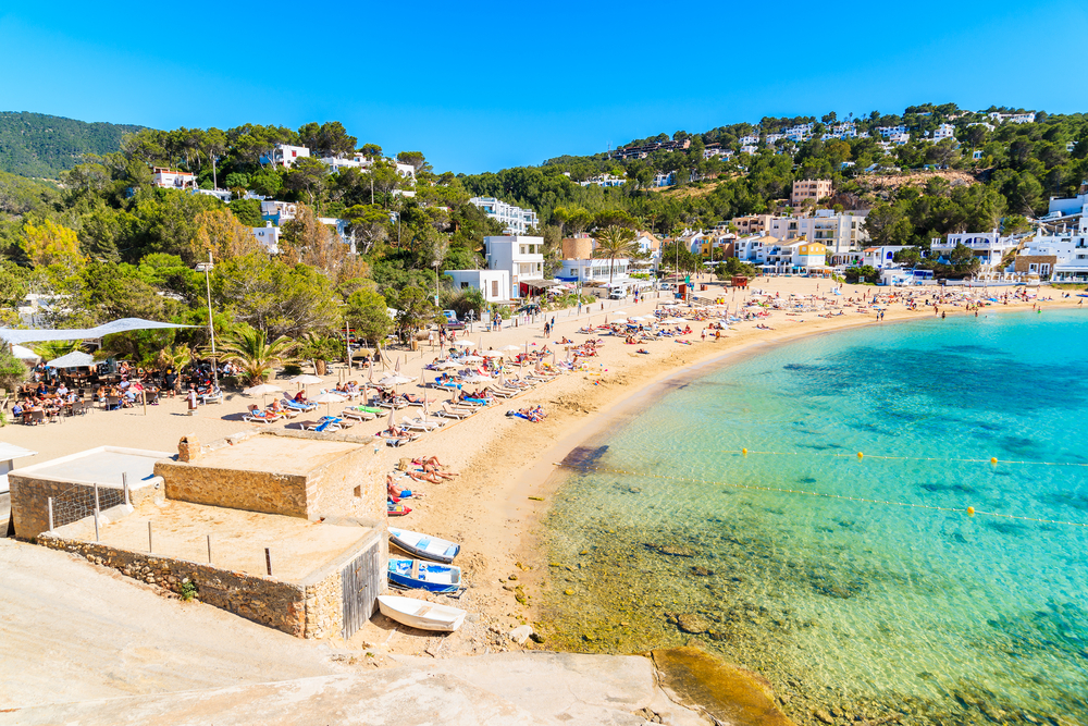 Cala Vadella Ibiza shutterstock 648160837, stranden Spanje