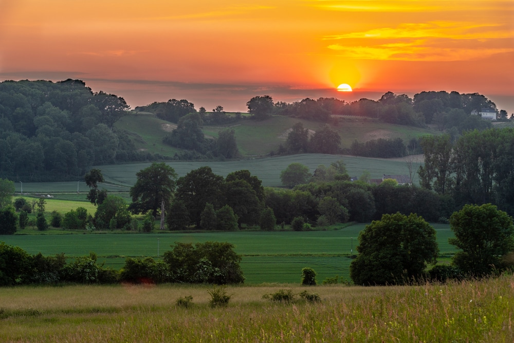 Zonsondergang heuvellandschap Limburg