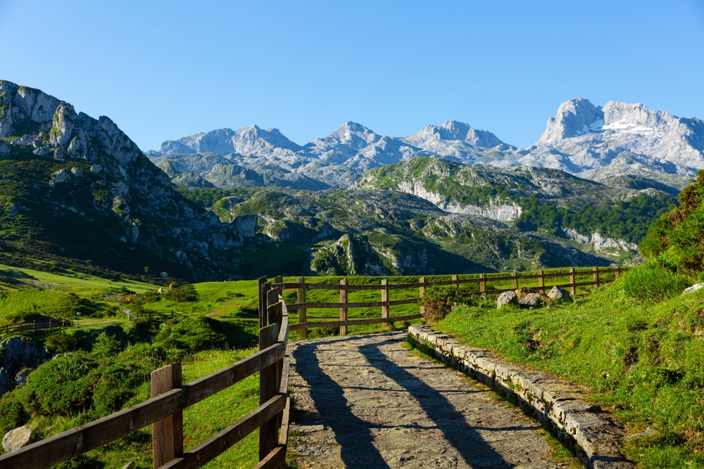 Picos de Europa Spanje shutterstock 2306222611, bezienswaardigheden spanje