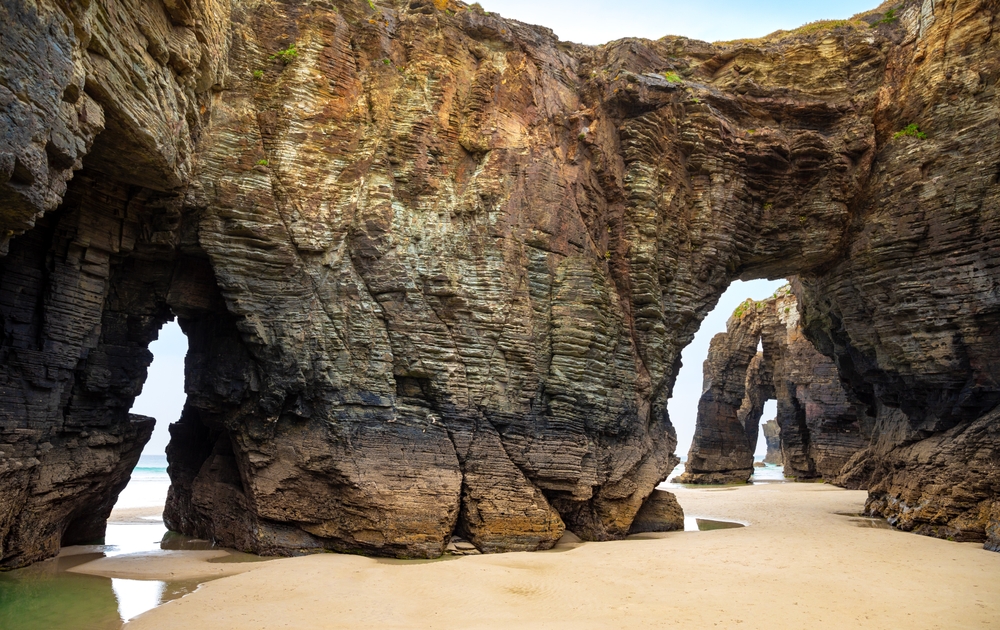 Playa de las Catedrales galicie spanje shutterstock 2375564323, stranden Spanje