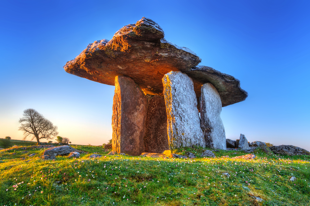 Burren Ierland shutterstock 246426148,