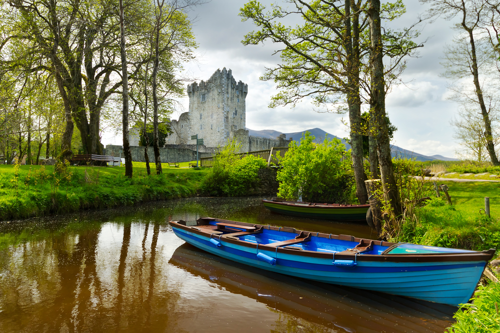 Ross Castle Killarney nationaal park Ierland shutterstock 103177382, bezienswaardigheden in Napels