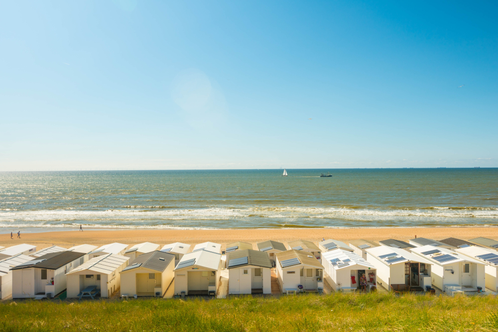 egmond aan zee stranden nederland shutterstock 1462949084, campings in Gelderland