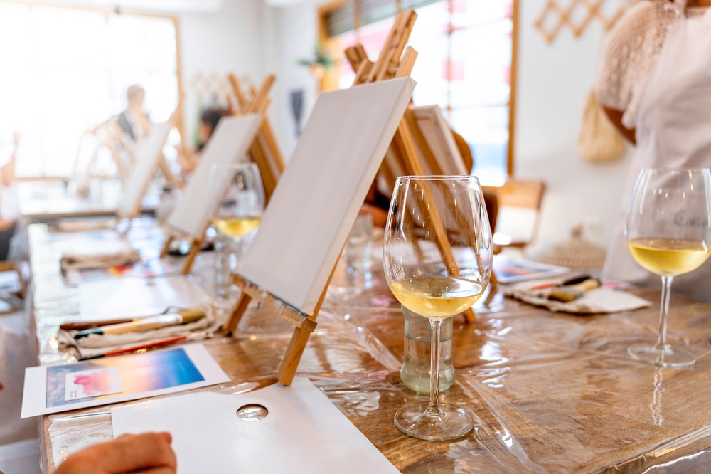 wine en art workshop shutterstock 2348099635, bezienswaardigheden in Valencia