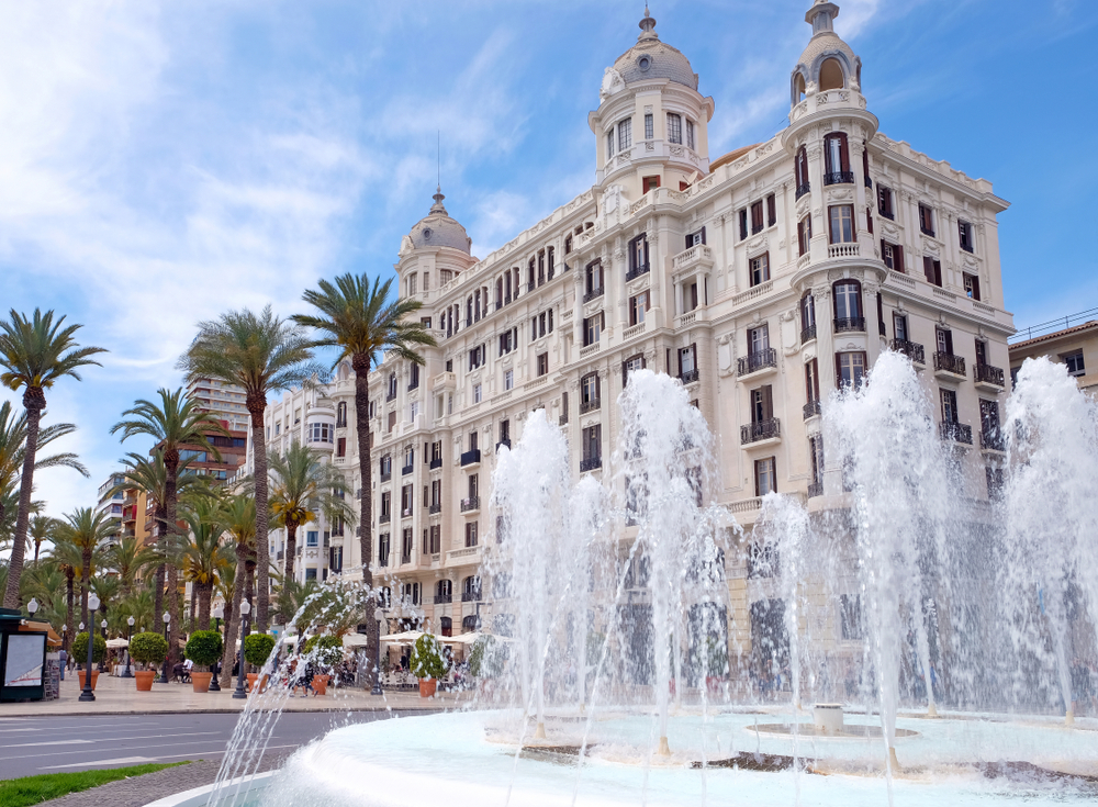 Casa Carbonell Alicante Spanje shutterstock 1437173846, bezienswaardigheden in Napels