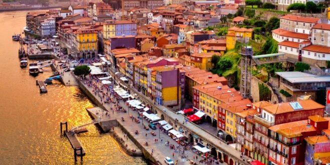 De wijk Ribeira in Porto