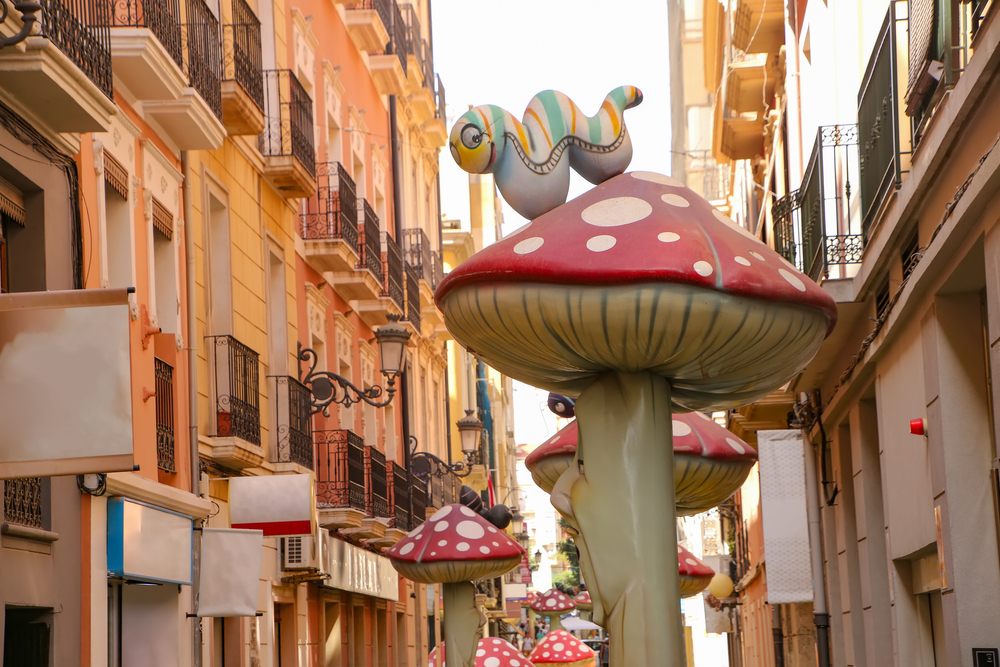 calle de las setas alicante spanje shutterstock 1869753013, stranden Spanje