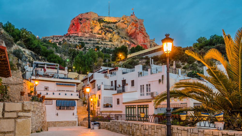 castillo santa barabara alicante spanje shutterstock 1689886135, bezienswaardigheden alicante