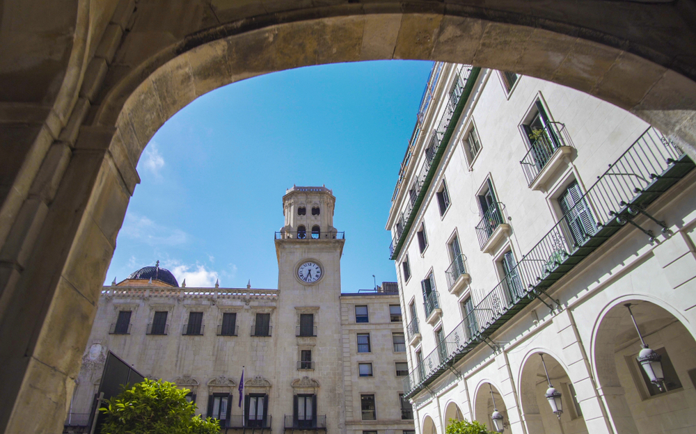 stadhuis Alicante Spanje shutterstock 1449116810, stranden Spanje