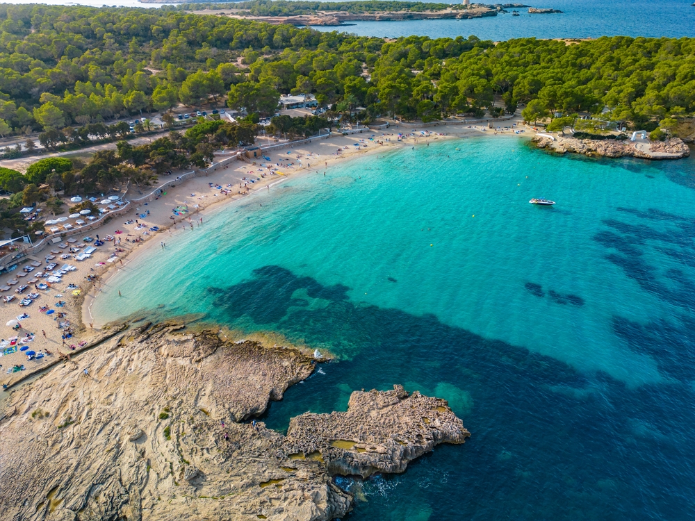 Cala Bassa strand op Ibiza