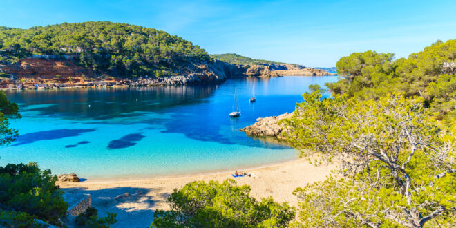 Cala Salada Ibiza, stranden op Ibiza