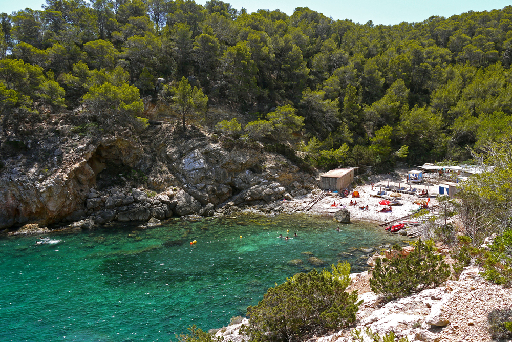 Caló des Moltons strand op Ibiza